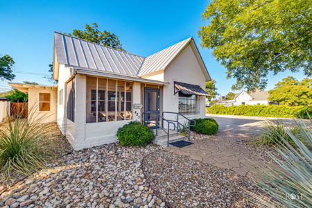 Versatile Commercial Property in Downtown San Angelo - image 4