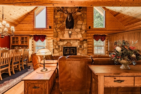 Hayes Haven Ranch - Two Gorgeous Log Homes on 250+ Acres - image 9