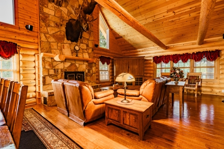 Hayes Haven Ranch - Two Gorgeous Log Homes on 250+ Acres - image 8
