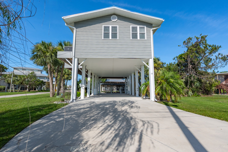 Suwannee Waterfront Home For Sale in Florida - image 4
