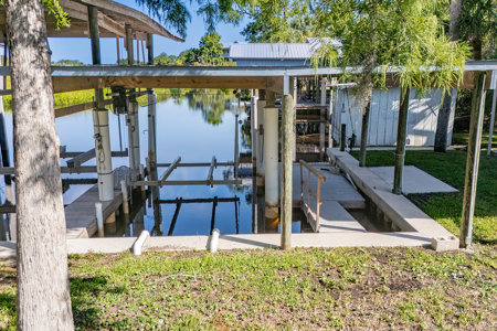 Suwannee Waterfront Home For Sale in Florida - image 28