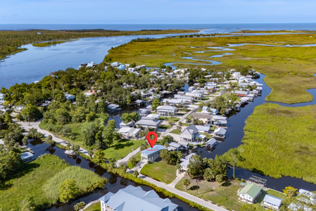 Suwannee Waterfront Home For Sale in Florida - image 17