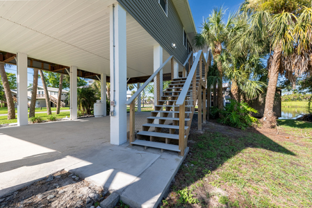 Suwannee Waterfront Home For Sale in Florida - image 12