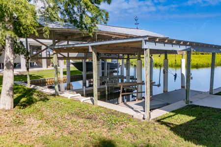 Suwannee Waterfront Home For Sale in Florida - image 29