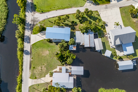 Suwannee Waterfront Home For Sale in Florida - image 20