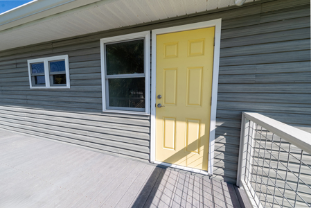 Suwannee Waterfront Home For Sale in Florida - image 9