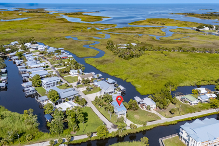 Suwannee Waterfront Home For Sale in Florida - image 16