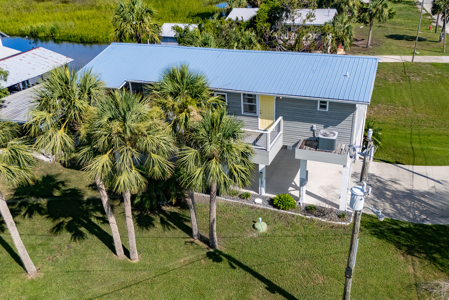 Suwannee Waterfront Home For Sale in Florida - image 2