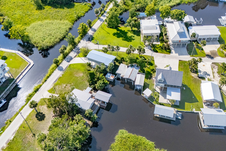 Suwannee Waterfront Home For Sale in Florida - image 19