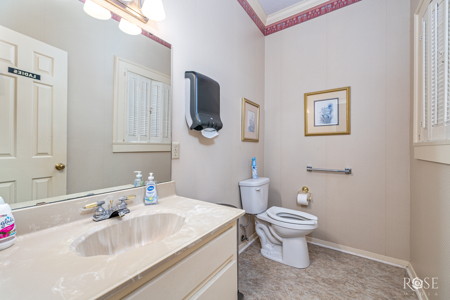 Downtown San Angelo Office with Apartment & Golf Views - image 14