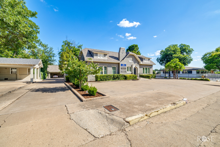 Downtown San Angelo Office with Apartment & Golf Views - image 2