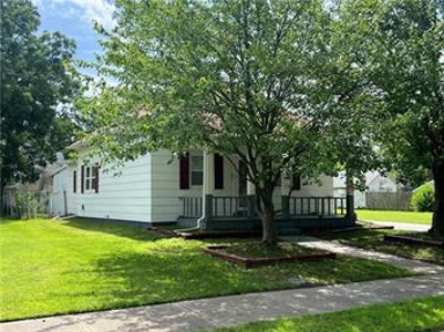 Charming Home for Sale in Iola, Kansas - image 1