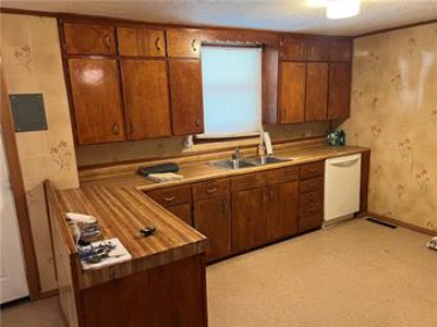 Charming Home for Sale in Iola, Kansas - image 5