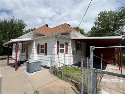 Charming Home for Sale in Iola, Kansas - image 12
