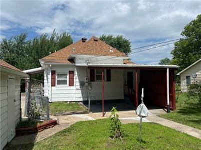Charming Home for Sale in Iola, Kansas - image 13