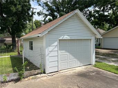 Charming Home for Sale in Iola, Kansas - image 4