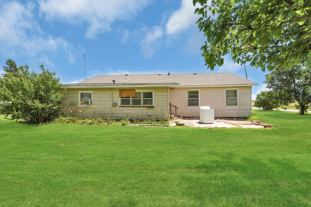Home For Sale In Canute, Oklahoma - image 4