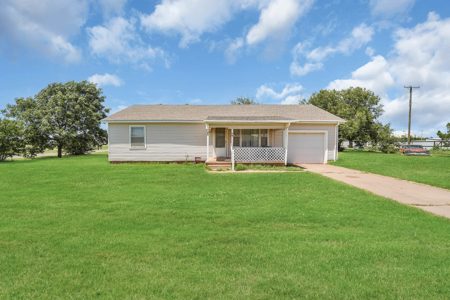 Home For Sale In Canute, Oklahoma - image 7