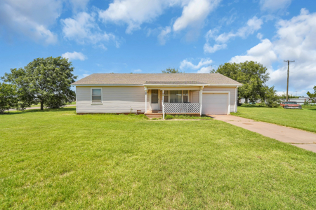 Home For Sale In Canute, Oklahoma - image 9