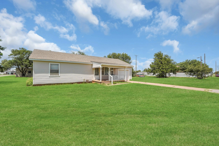 Home For Sale In Canute, Oklahoma - image 2