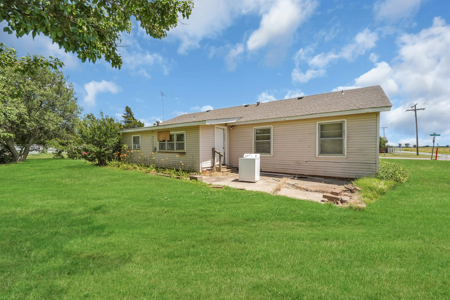 Home For Sale In Canute, Oklahoma - image 5