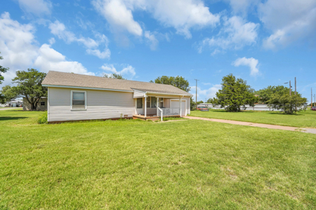 Home For Sale In Canute, Oklahoma - image 10