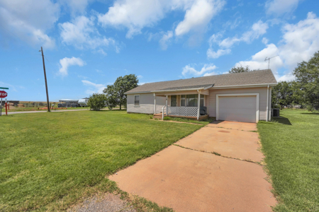 Home For Sale In Canute, Oklahoma - image 8
