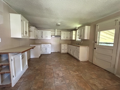Starter or Investment Home For Sale in Bogata TX - image 9