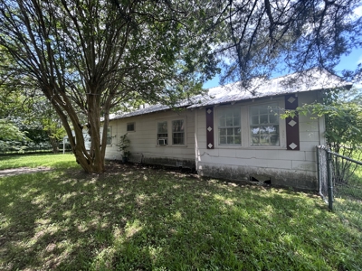 Starter or Investment Home For Sale in Bogata TX - image 20