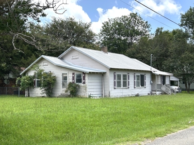 Starter or Investment Home For Sale in Bogata TX - image 2