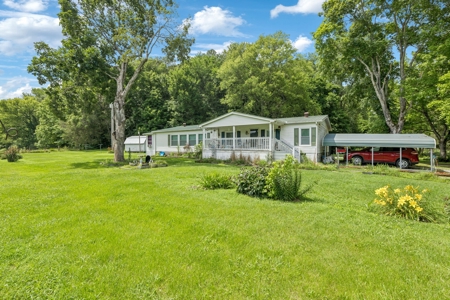 Country Home for Sale in Hickman County, Tennessee - image 4