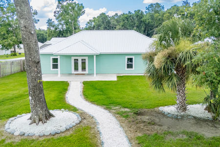 Charming Home For Sale in Fanning Springs, FL - image 9