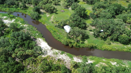 Beautiful secluded Creekside Stilt Cabin in Arcadia, Florida! - image 21
