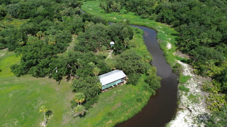 Beautiful secluded Creekside Stilt Cabin in Arcadia, Florida! - image 23