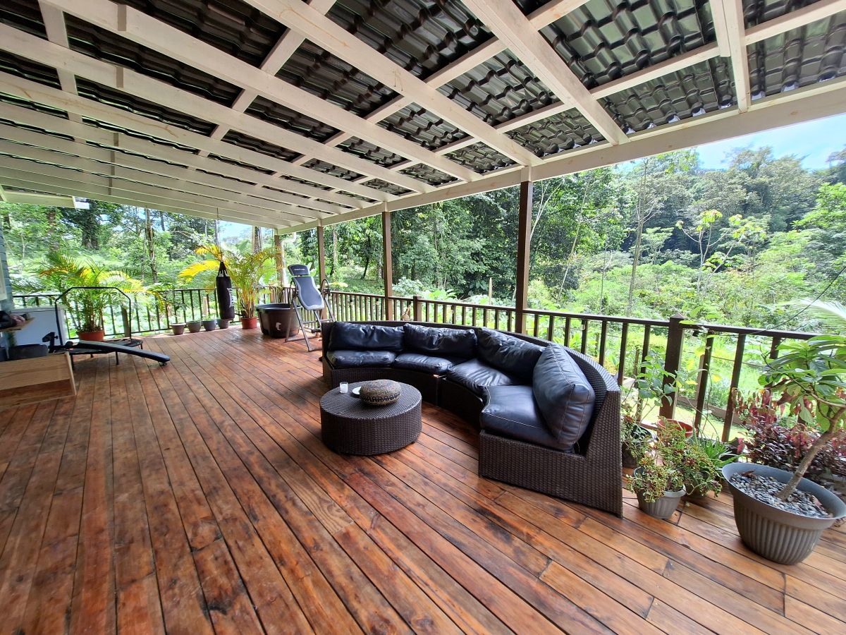 Off-Grid Eco Home, Built 2022 — Plastic Bottle Village, Isla Colón - 27