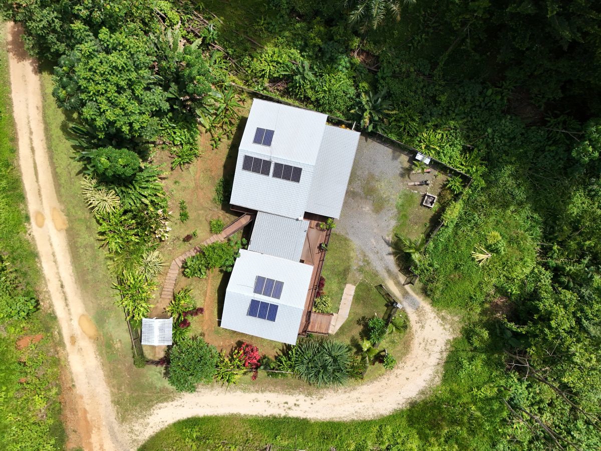 Off-Grid Eco Home, Built 2022 — Plastic Bottle Village, Isla Colón - 8