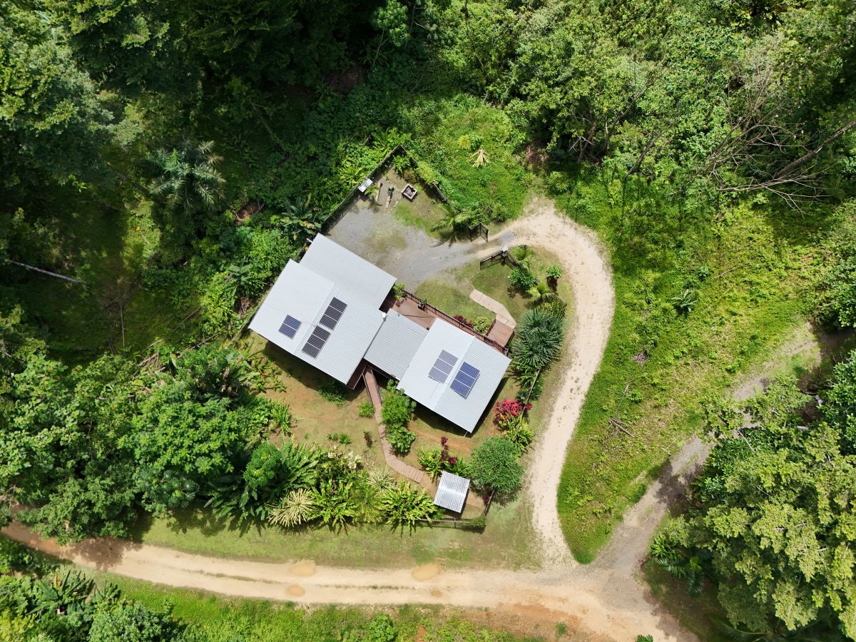 Off-Grid Eco Home, Built 2022 — Plastic Bottle Village, Isla Colón - 4