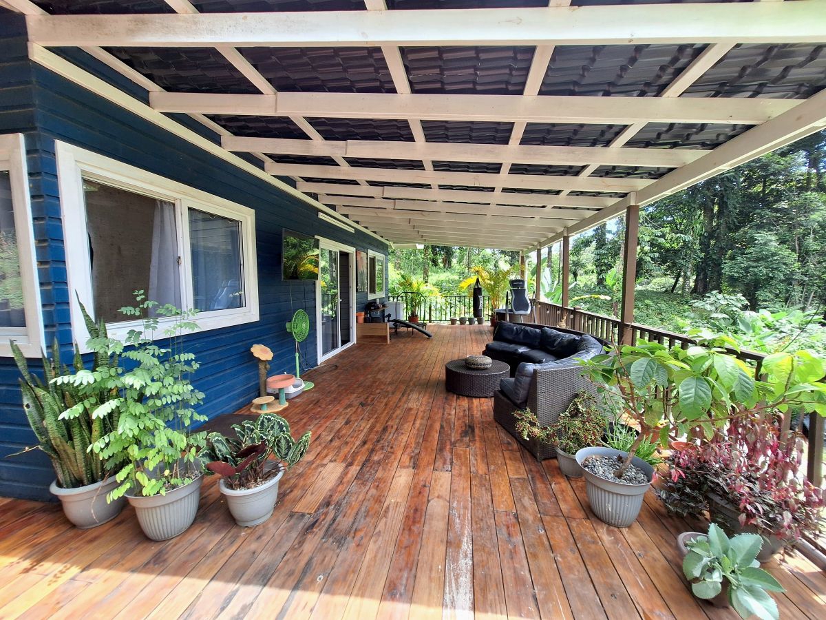Off-Grid Eco Home, Built 2022 — Plastic Bottle Village, Isla Colón - 26
