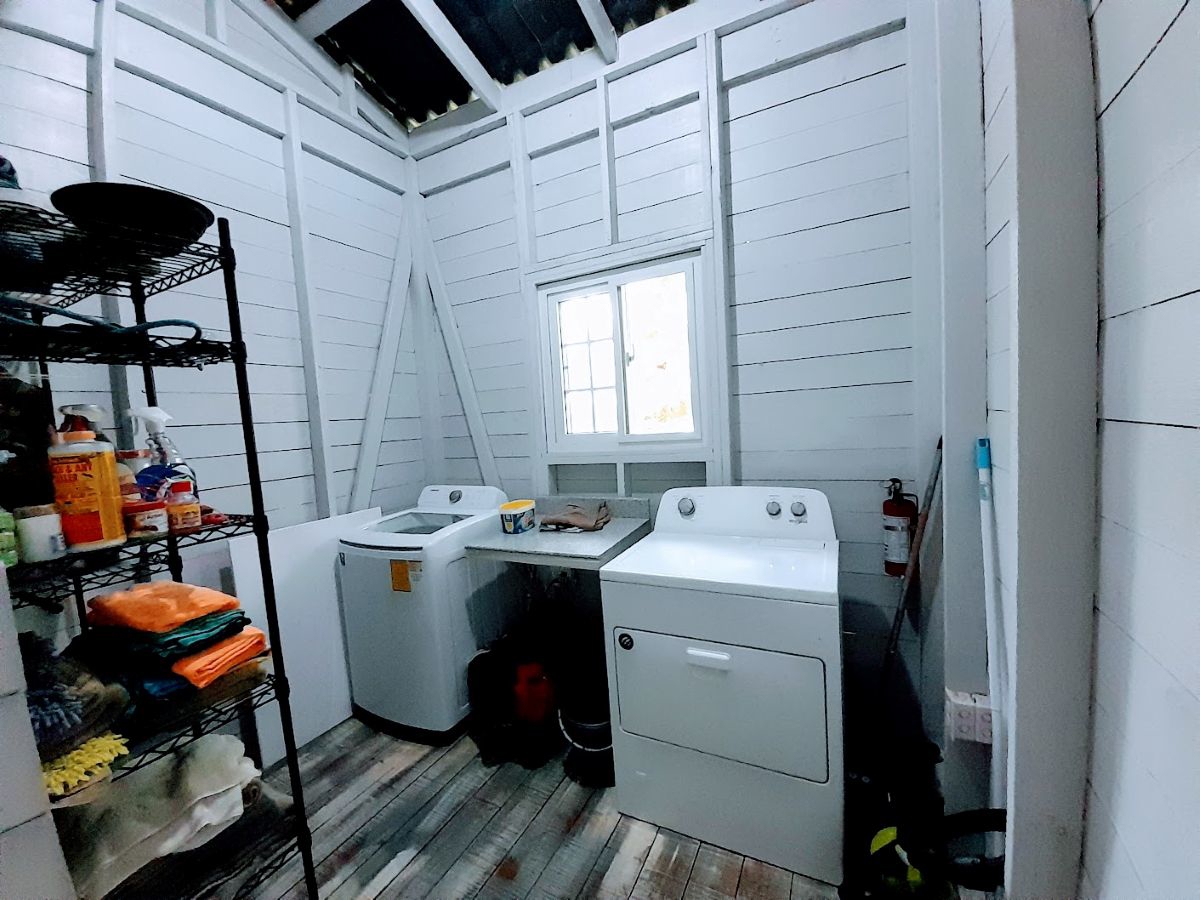 Off-Grid Eco Home, Built 2022 — Plastic Bottle Village, Isla Colón - 19