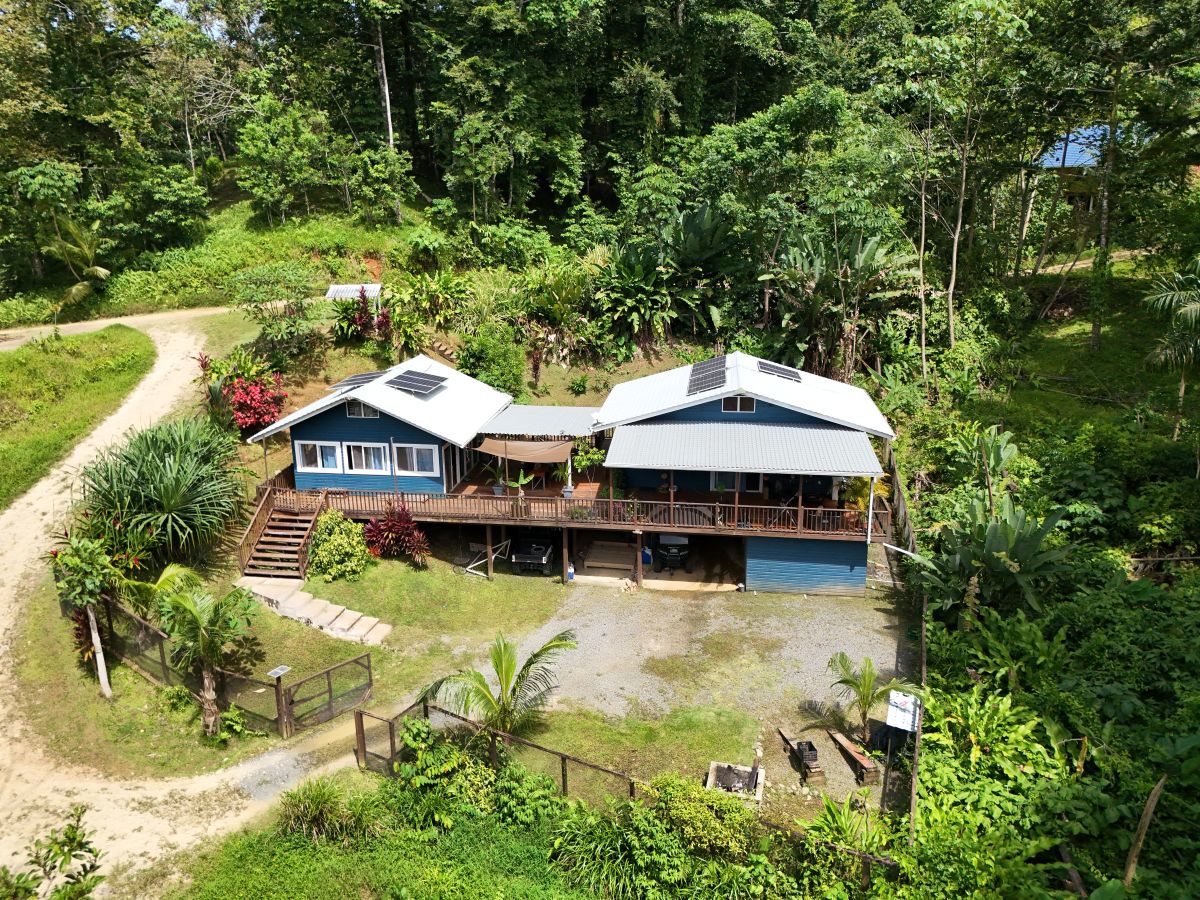 Off-Grid Eco Home, Built 2022 — Plastic Bottle Village, Isla Colón - 6