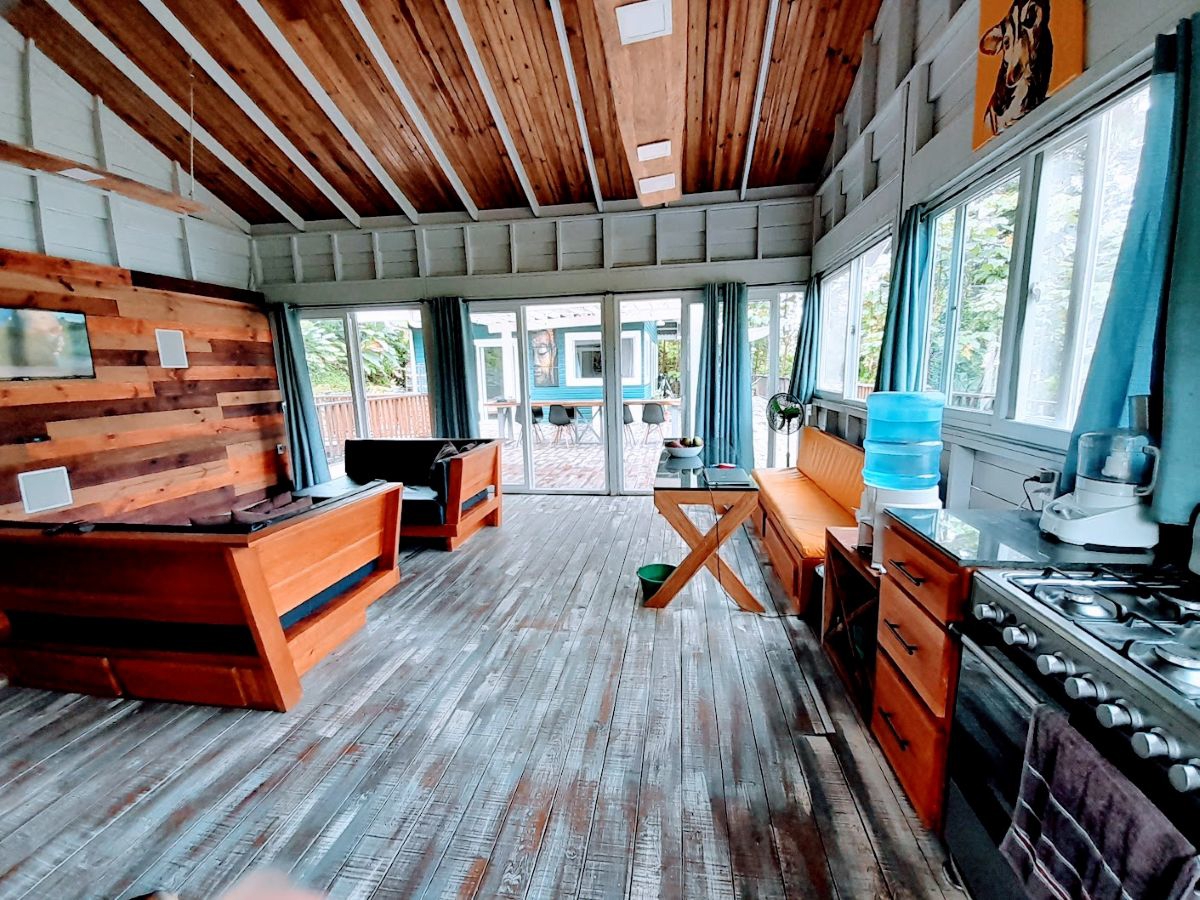 Off-Grid Eco Home, Built 2022 — Plastic Bottle Village, Isla Colón - 11