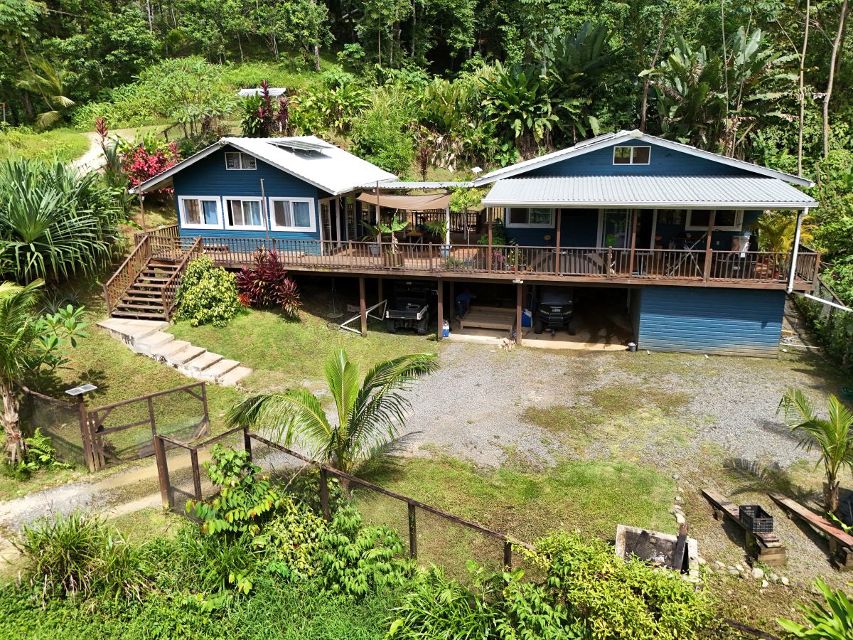 Off-Grid Eco Home, Built 2022 — Plastic Bottle Village, Isla Colón - 7