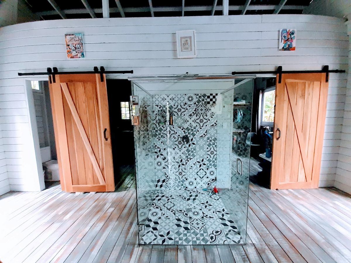 Off-Grid Eco Home, Built 2022 — Plastic Bottle Village, Isla Colón - 16