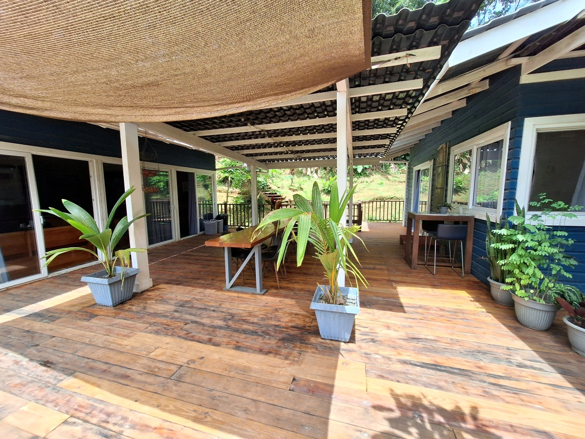 Off-Grid Eco Home, Built 2022 — Plastic Bottle Village, Isla Colón - 23