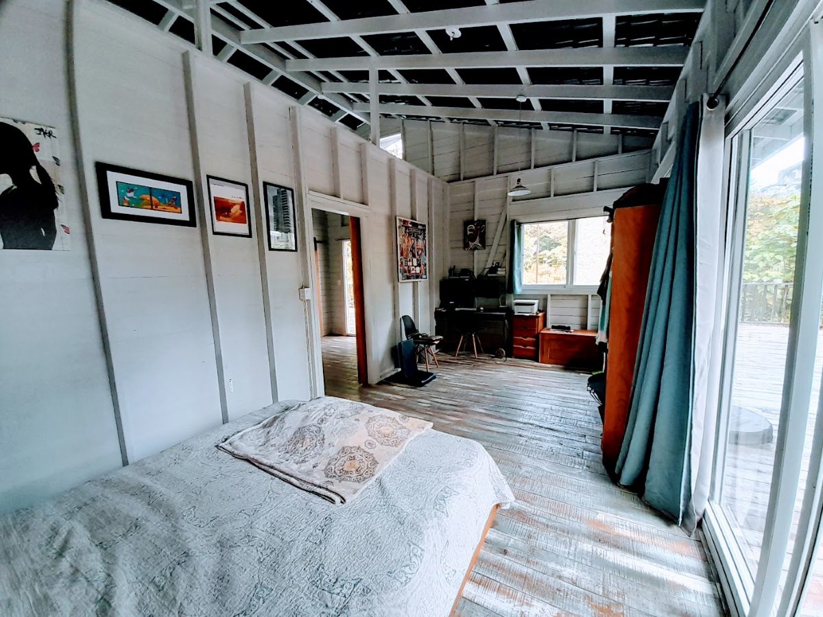 Off-Grid Eco Home, Built 2022 — Plastic Bottle Village, Isla Colón - 12