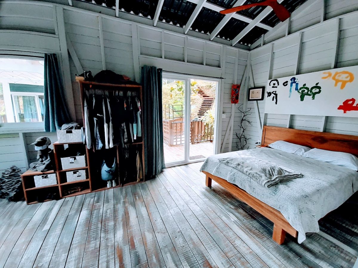 Off-Grid Eco Home, Built 2022 — Plastic Bottle Village, Isla Colón - 14