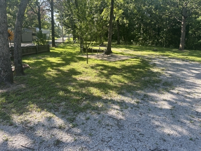 So. Grand Lake Cabin, NE OK, 2 b, 1 ba, 1 acre, Recently Updated - image 10