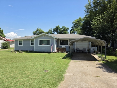 Charming 3 Bedroom Ranch Style Home in Wynnewood - image 2