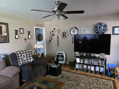 Charming 3 Bedroom Ranch Style Home in Wynnewood - image 5