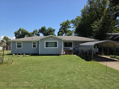 Charming 3 Bedroom Ranch Style Home in Wynnewood - image 1
